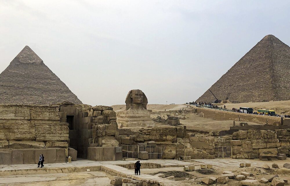 sphinx pyramid in egypt