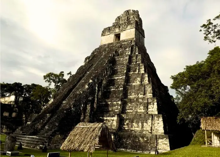 ancient mayan civilization collapsed, old pyramid of maya civilization