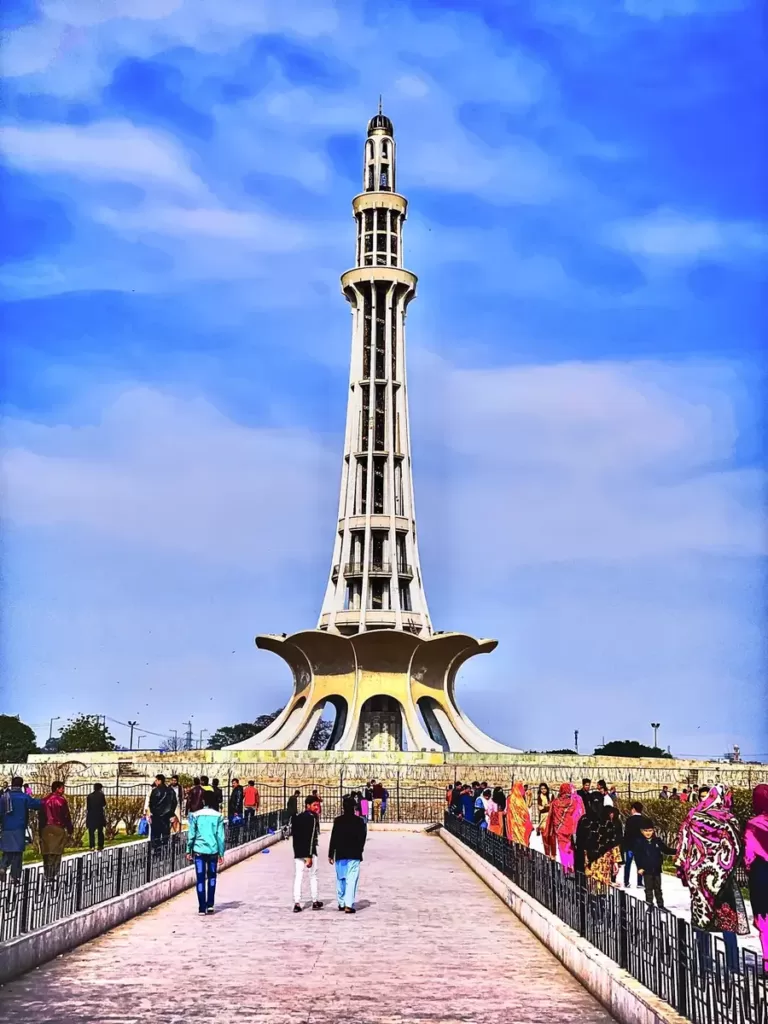 minar e pakistan height