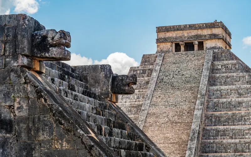 El Castillo pyramid at Chichen Itza, a highlight of Cancun Mayan ruins excursions.