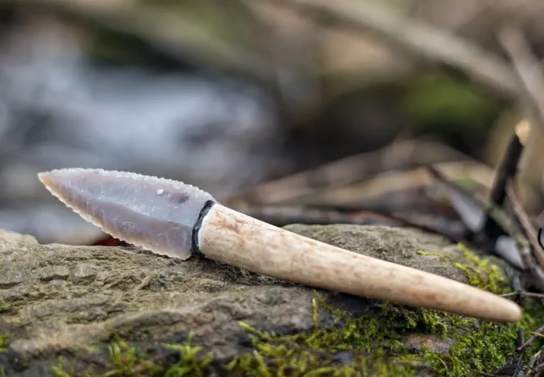 Native American knife artifacts collection, showcasing tools from ancient Native American cultures.