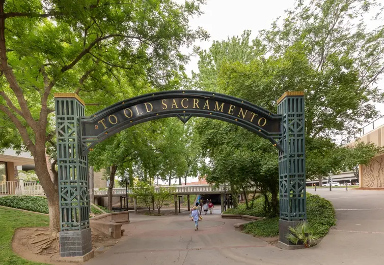 Explore historic places in Sacramento California family friendly, featuring Old Sacramento’s cobblestone streets and family attractions.