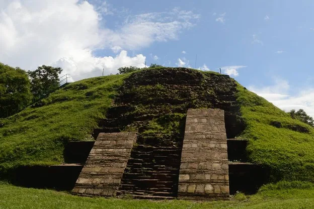 Cihuatán: El Salvador Famous Landmark